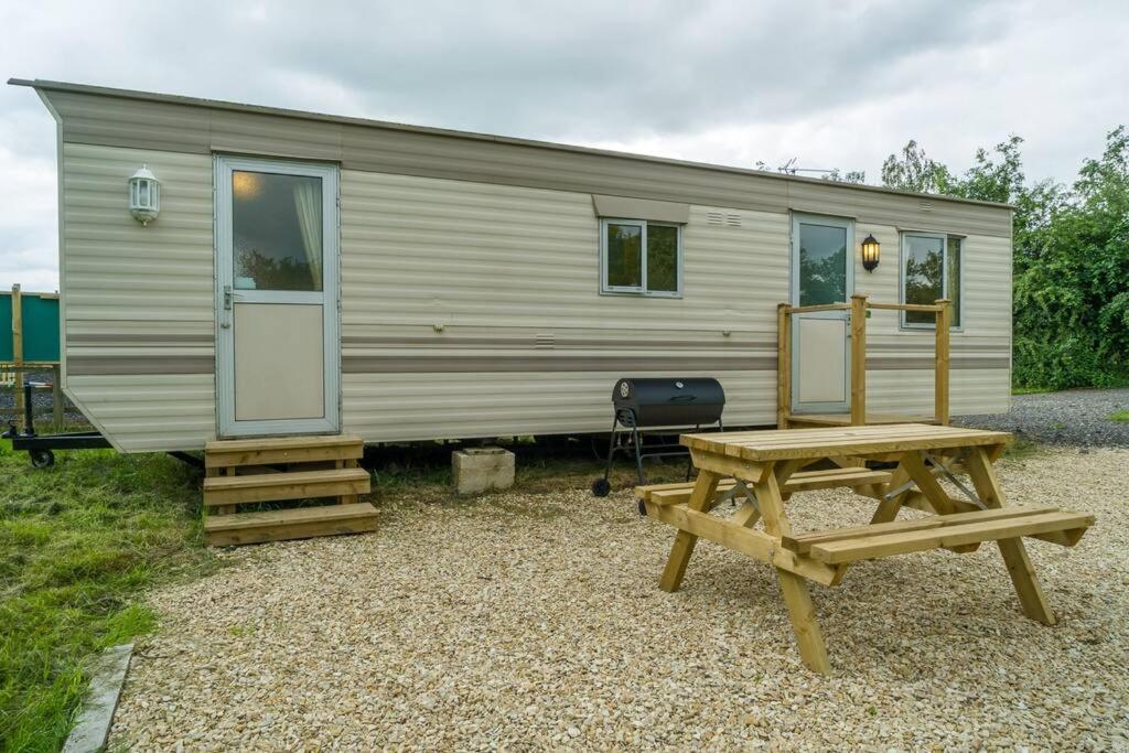 Wind In The Willows: Sleeps 4, Kitchen, Bathroom, Lounge, Wifi Napton on The Hill المظهر الخارجي الصورة