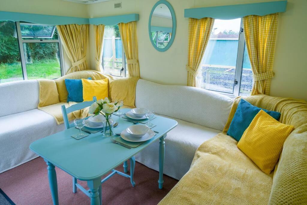 Wind In The Willows: Sleeps 4, Kitchen, Bathroom, Lounge, Wifi Napton on The Hill المظهر الخارجي الصورة
