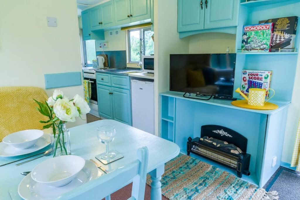 Wind In The Willows: Sleeps 4, Kitchen, Bathroom, Lounge, Wifi Napton on The Hill المظهر الخارجي الصورة
