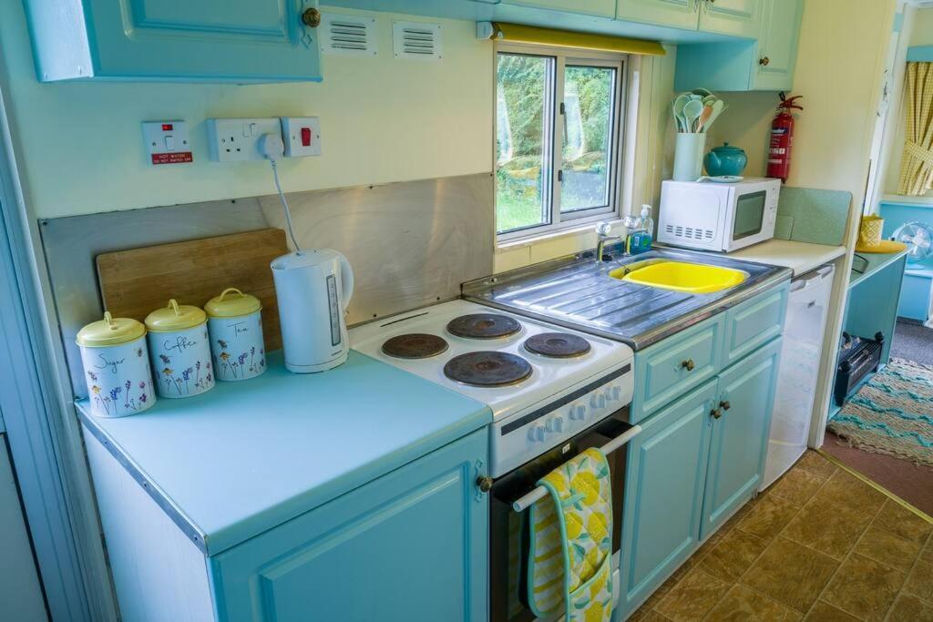 Wind In The Willows: Sleeps 4, Kitchen, Bathroom, Lounge, Wifi Napton on The Hill المظهر الخارجي الصورة
