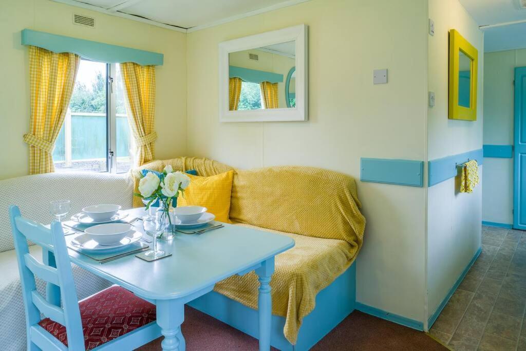 Wind In The Willows: Sleeps 4, Kitchen, Bathroom, Lounge, Wifi Napton on The Hill المظهر الخارجي الصورة